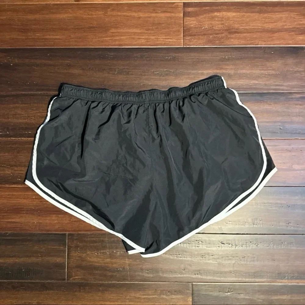 Nike Shorts - Picture 5 of 6
